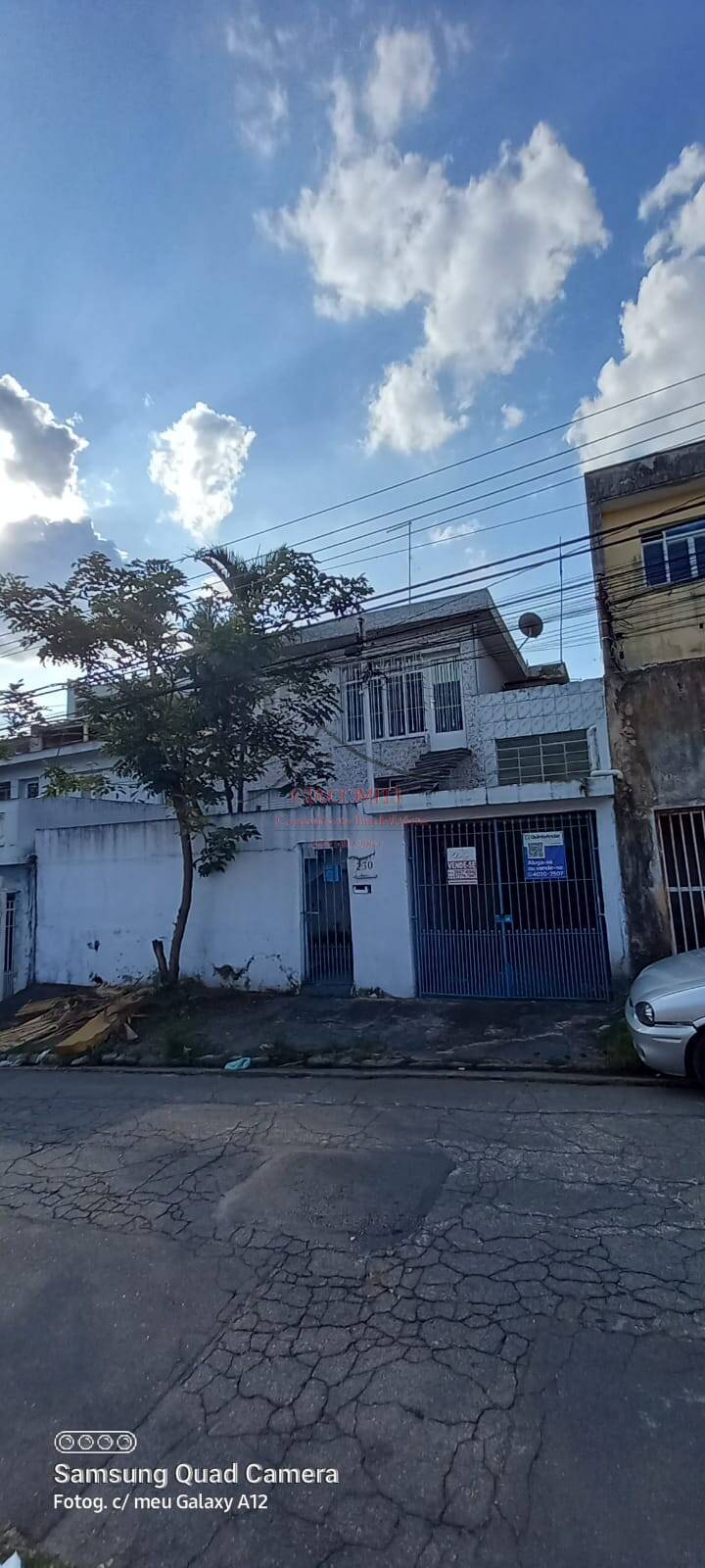 TERRENO GRANDE COM DUAS CASAS NO QUINTAL - ESPAÇO AMPLO -CENTRO DE ITAQUERA