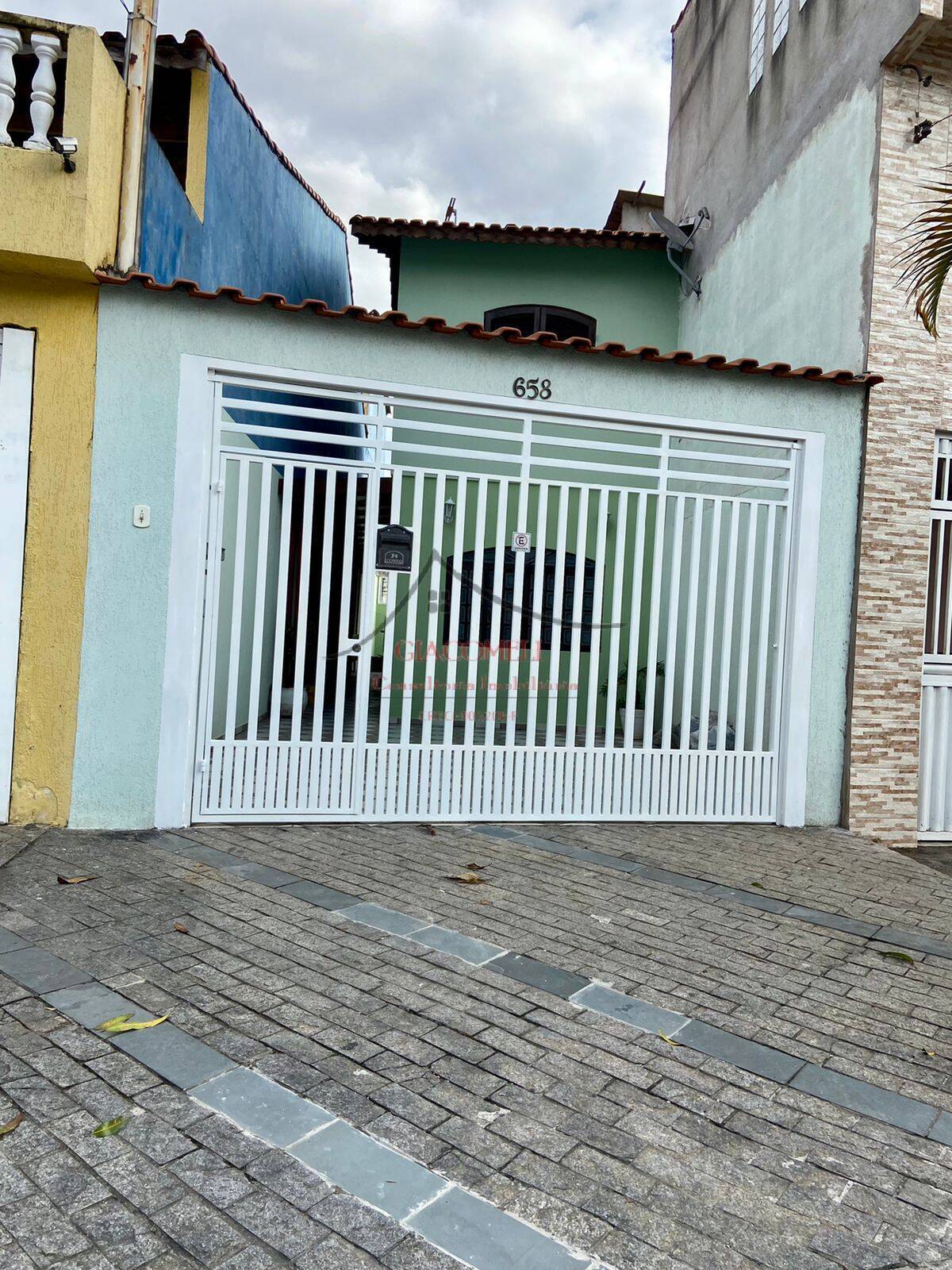 LINDO SOBRADO GRANDE 3° DORM, CAMPO SINTÉTICO, CHURRASQUEIRA JARDIM ARIZE