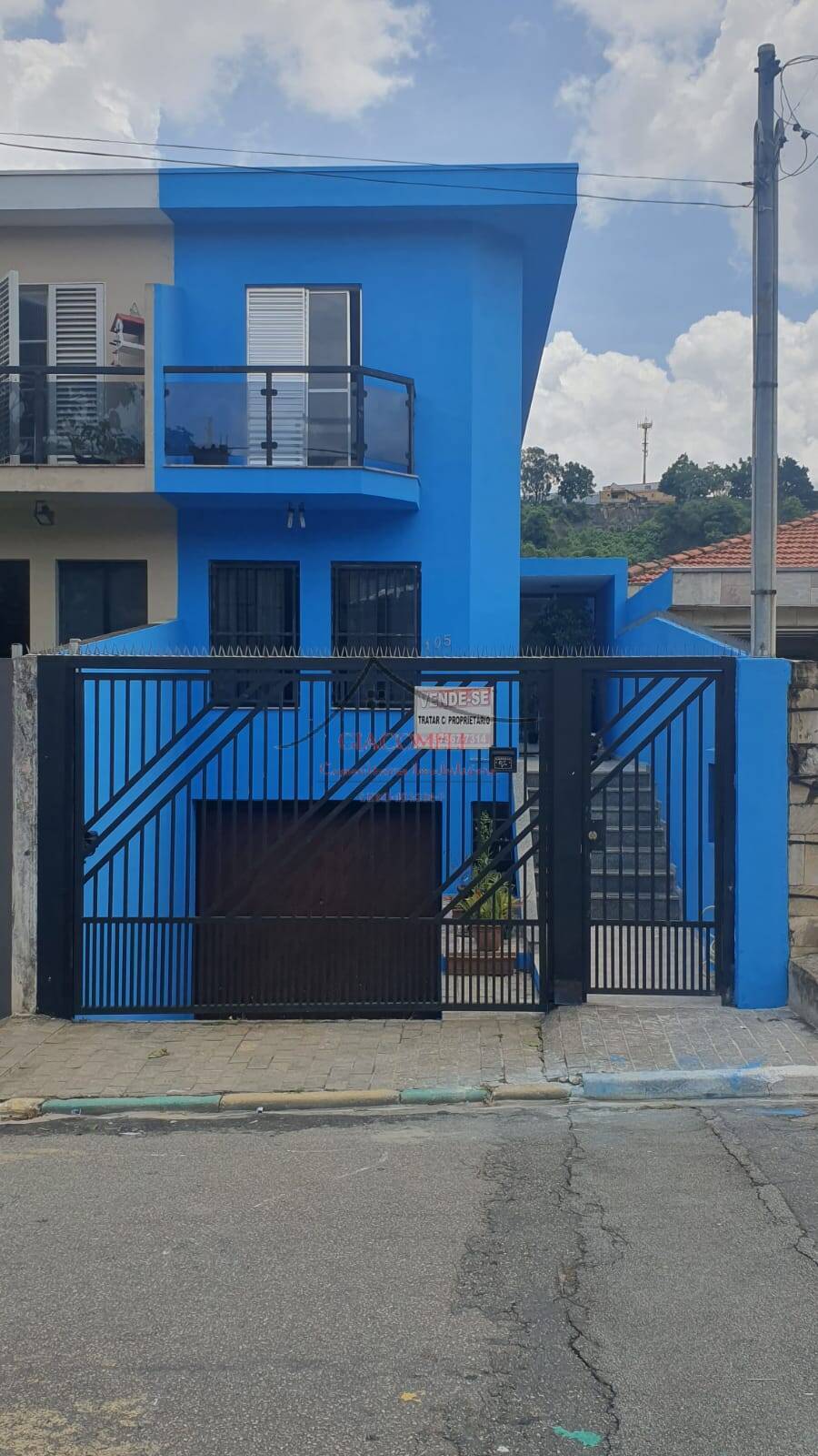 SOBRADO GERMINADO GARAGEM TENDO 6 VAGAS - SUBSOLO CHURRASQUEIRA