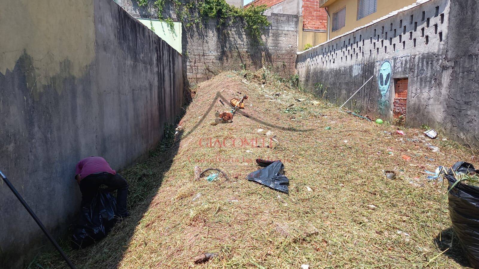 TERRENO PLAINO ACEITANDO PERMUTA EM APARTAMENTO OU INCORPORAÇÃO NO LOCAL